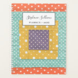 Gepersonaliseerd Quilting Patchwork Planner<br><div class="desc">Deze planner is ontworpen voor patchers, drijvers en riolen. Het is gedecoreerd met een afdruk van mijn blokhut in het oranje, turkooisachtige, gele en paarse pokkenweefsel. U kunt het aanpassen door de foto in één van uw eigen laarzen te veranderen als u wenst makend het unieke van u. Verander ook...</div>