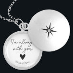 Gepersonaliseerd Relatie op lange afstand Locket Ketting<br><div class="desc">Je liefje houdt van deze liefdestoken,  zodat ze weet dat je altijd aan haar denkt en met haar bent. De  manuscriptkalligrafie en de uitdrukking "ik ben altijd met u"en een hart zijn in het centrum. Geef uw namen een persoonlijk tintje.</div>