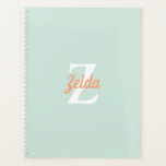 Gepersonaliseerd Retro Monogram Mint Groen Sinaasa Planner<br><div class="desc">Dit gepersonaliseerde ontwerp kenmerkt een wit monogram initiaal en een kantaloupe oranje retroscriptnaam op een groene achtergrond van zeelieden.</div>