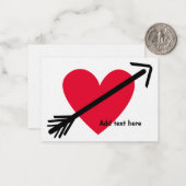 Gepersonaliseerd rood hart met pijl Valentijnsdag Notitiekaartje (Voorkant / Achterkant in situ)