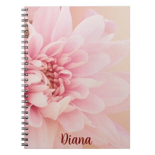 Gepersonaliseerd  roze Dahlia Notitieboek (Voorkant)