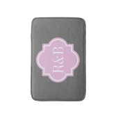 Gepersonaliseerd roze grijs monogram slipbadmat badmat (Voorkant Verticaal)