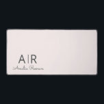 Gepersonaliseerd roze monogram bureaumat<br><div class="desc">Transformeer uw werkruimte met onze gepersonaliseerde Pastel Pink Monogram Desk Mat. Deze stijlvolle bureaumat heeft een zacht pastelroze ontwerp met uw aangepaste initiaal en naam, en biedt zowel elegantie als praktische bruikbaarheid. Bescherm uw bureauoppervlak terwijl u een vleugje persoonlijke charme toevoegt aan uw kantoor of thuiswerkplek. Ideaal voor professionals, studenten...</div>