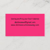 Gepersonaliseerd roze naaimachine op zwart visitekaartje (Achterkant)