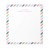 Gepersonaliseerd roze Schattige gestreept Notitieb Notitieblok (Voorkant)