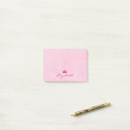 Gepersonaliseerd roze Tiara ona Polka Dot Pattern Post-it® Notes (Op bureau)