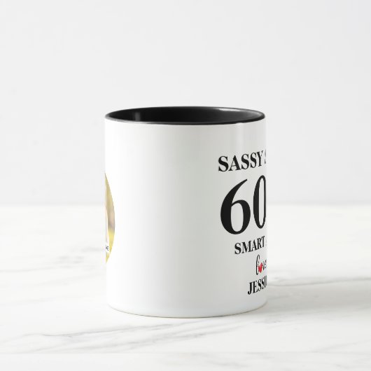 Gepersonaliseerd Sassy Sixty Grappig Verjaardagsca Mok (Midden)