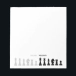 Gepersonaliseerd schaakstuk zwart wit notitieblok<br><div class="desc">Klassiek zwart-wit schaakpatroon voor schaakliefhebbers,  met schaakfiguren in een geometrisch notitieblok. Modern schaakstukken ontwerp</div>