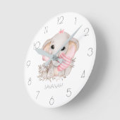 Gepersonaliseerd schattig meisje met olifant roze ronde klok (Hoek)