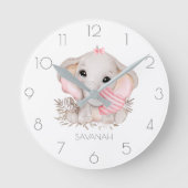 Gepersonaliseerd schattig meisje met olifant roze ronde klok (Voorkant)