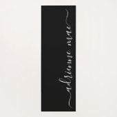 Gepersonaliseerd script Minimalist Zwart-wit Yogamat (Achterkant)