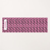 Gepersonaliseerd silhouet patroon op roze zwarte k yogamat (Voorkant (horizontaal))