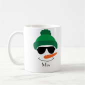 Gepersonaliseerd Snowman Green pet en zonnebrillen Koffiemok (Links)
