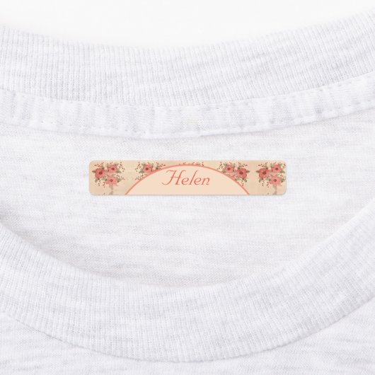 Gepersonaliseerd strijkijzer op bloemenkledinglabe labels (Aangebracht)