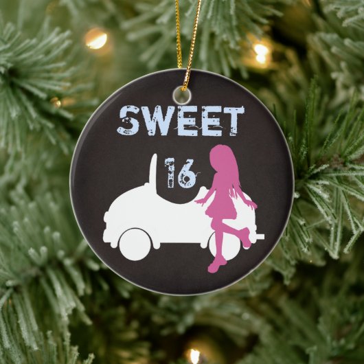 Gepersonaliseerd Sweet 16 meisje en auto ~ Roze, b Keramisch Ornament (Boom)