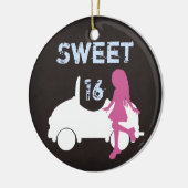 Gepersonaliseerd Sweet 16 meisje en auto ~ Roze, b Keramisch Ornament (Links)