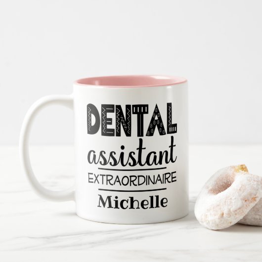 Gepersonaliseerd tandassistent tweekleurige koffiemok (Met donut)