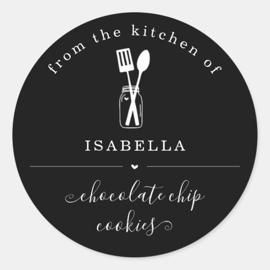 Gepersonaliseerd uit de keuken op zwarte achtergro ronde sticker (Voorkant)