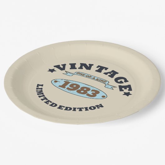 Gepersonaliseerd  verjaardagscadeau papieren bordje (Gekanteld)