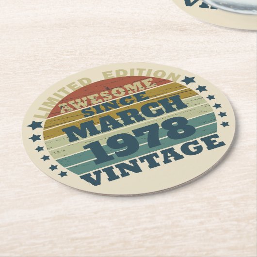 Gepersonaliseerd  verjaardagscadeau ronde kartonnen onderzetter (Gebogen)