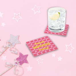 Gepersonaliseerd verjaardagsfeest roze geruit patr kartonnen onderzetters