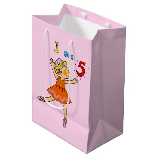 Gepersonaliseerd vijfde gelukkige verjaardag meisj medium cadeauzakje (Voorkant Gekanteld)