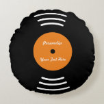 Gepersonaliseerd vinylmuziekrecord werpt kussen<br><div class="desc">Gepersonaliseerde vinylmuziekrecord werpt kussen. Stomme retro kussen voor sofa, bank of bed in slaapkamer. De achtergrondkleur van de douane is oranje. Personaliseerbare met naam, monogram, bandnaam, datum enz. Grappig nieuwigheidsontwerp voor terug naar het feest van de 60er of de 80ste eeuw. LP Gramophone-recordpictogram. Fun home decor voor muziekliefhebbers en DJ's...</div>