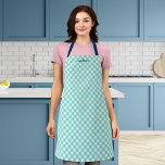 Gepersonaliseerd voeg Jouw naam Mint Turquoise Gin Schort<br><div class="desc">Gepersonaliseerd Schort met een tongturquoise gingham patroon met een blauw script voor jouw naam. Het is een geweldig cadeau voor iemand die graag koken, bakken of BBQ. Pas het aan door de placeholder tekst te vervangen. Voor meer opties zoals het veranderen van de doopvont en het is grootte/kleur of het...</div>