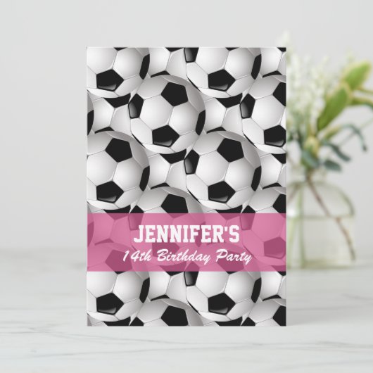 Gepersonaliseerd Voetbal Patroon v2 Roze verjaarda Kaart (Staand voorkant)