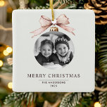 Gepersonaliseerd vrolijk kerstfeest Ornament met f<br><div class="desc">"Vier het seizoen met dit gepersonaliseerde Merry Christmas-Ornament, met uw aangepaste foto in een feestelijk ontwerp. Perfect voor het toevoegen van een persoonlijke touch aan de kerstboom, dit ornament is een geweldige souvenir en een doordacht vakantie cadeau. Leg dierbare herinneringen vast met een decoratie die jaar na jaar vreugde zal...</div>
