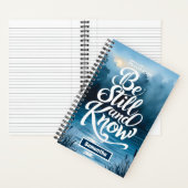 Gepersonaliseerd Wees stil en ken Christelijk tijd Notitieboek (Binnen)