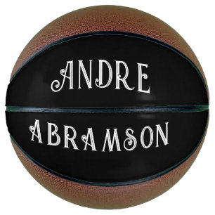 Gepersonaliseerd wit type op zwart basketbal