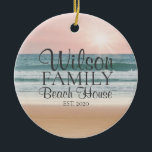 Gepersonaliseerd Zeaside Beach House Keramisch Ornament<br><div class="desc">Dit gepersonaliseerde winkelversiering is het perfecte cadeau voor je naast elkaar levende vrienden en familie.</div>