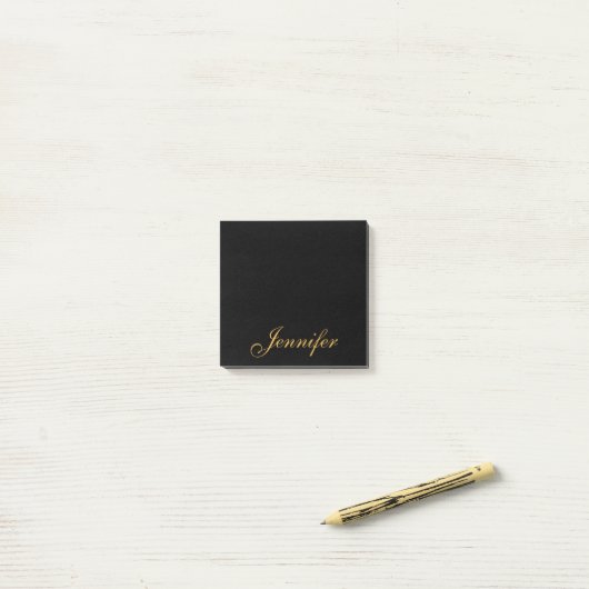 Gepersonaliseerd zwart Gold Script-monogram Post-it® Notes (Op bureau)