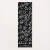 Gepersonaliseerd zwart-wit bloemontwerp yogamat (Voorkant)