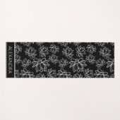Gepersonaliseerd zwart-wit bloemontwerp yogamat (Voorkant (horizontaal))