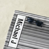 Gepersonaliseerd zwart wit gestreept patroon strandlaken (In situ)