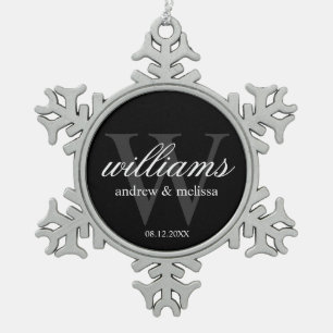 Gepersonaliseerd zwart-wit monogram tin sneeuwvlok ornament