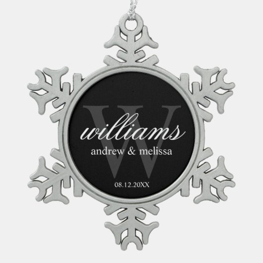 Gepersonaliseerd zwart-wit monogram tin sneeuwvlok ornament (Voorkant)