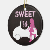 Gepersonaliseerd zweet 16 meisje en auto ~ roze, b keramisch ornament (Links)