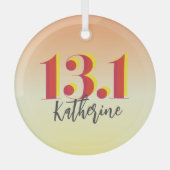 Gepersonaliseerde 13.1 halve marathon lopen glas ornament (Voorkant)