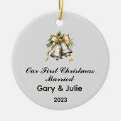 Gepersonaliseerde 1e Kerstmis Getrouwd Keepsake Keramisch Ornament (Voorkant)