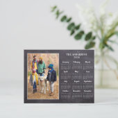 Gepersonaliseerde 2026 rustieke schoolbord fotokal feestdagenkaart (Staand voorkant)