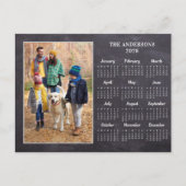 Gepersonaliseerde 2026 rustieke schoolbord fotokal feestdagenkaart (Voorkant)