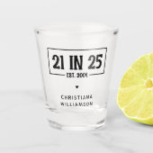 Gepersonaliseerde 21ste verjaardag 21 IN 25 EST 20 Shot Glas (Voorkant)