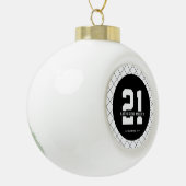 Gepersonaliseerde 21ste verjaardag Modern en Elega Keramische Bal Ornament (Links)