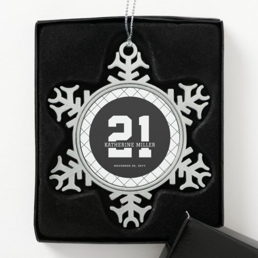 Gepersonaliseerde 21ste verjaardag Modern en Elega Tin Sneeuwvlok Ornament (Kistje)