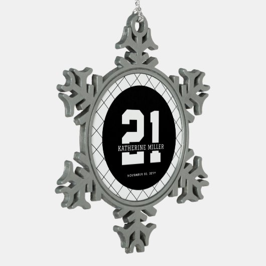 Gepersonaliseerde 21ste verjaardag Modern en Elega Tin Sneeuwvlok Ornament (Links)