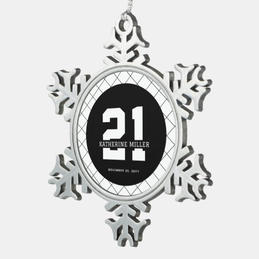 Gepersonaliseerde 21ste verjaardag Modern en Elega Tin Sneeuwvlok Ornament (Rechts)