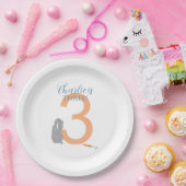 Gepersonaliseerde 3e Verjaardag Modern Grey Bunny Papieren Bordje (Feest)